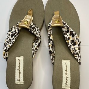 Tommy Bahama Brand wedge style animal print FLIP FLOPS
